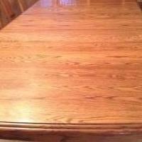 Oak Kitchen table and 4 chairs for sale in Bluffton IN by Garage Sale Showcase member patsgaragesales, posted 06/08/2018