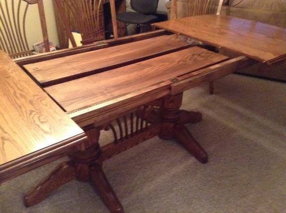 Oak Kitchen table and 4 chairs