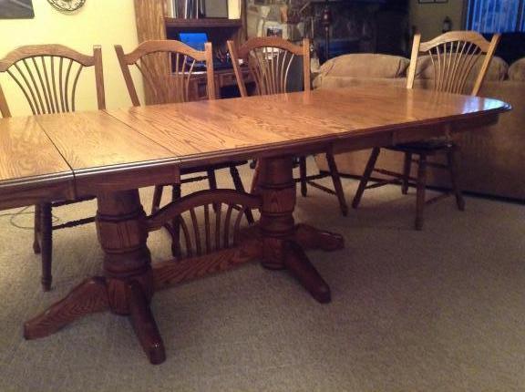 Oak Kitchen table and 4 chairs