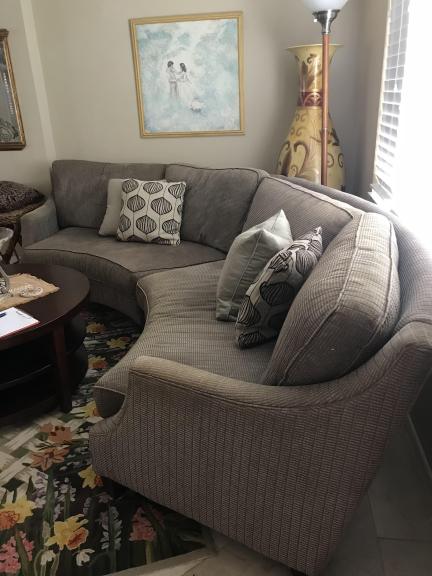 Garage sale in Dunedin, Florida of Garage Sale Showcase Member Barbaraflga. 4 items currently listed for sale.