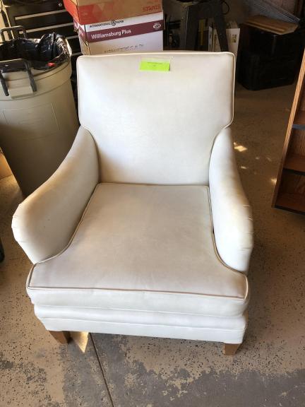 White leather chsir for sale in Greenbush MI