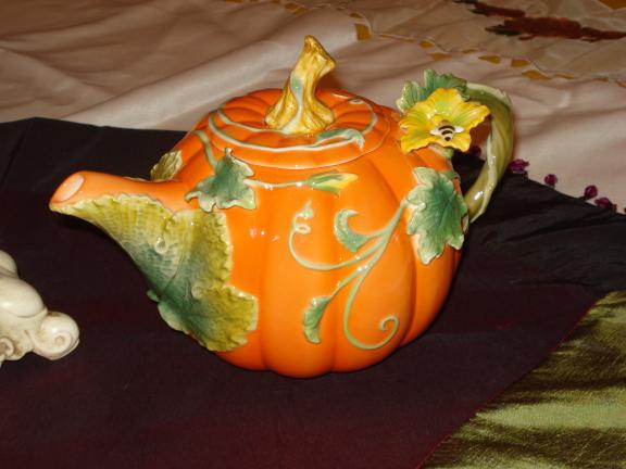 Pumpkin Soup Tureen and Tea pot set