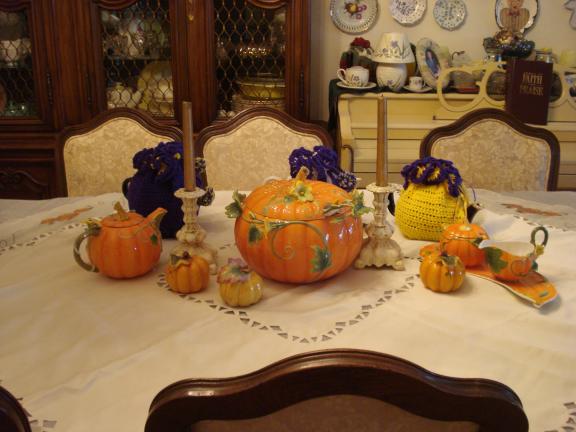 Pumpkin Soup Tureen and Tea pot set for sale in Newport NC